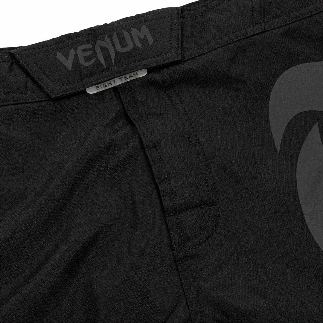Venum Light 3.0 Fightshorts musta