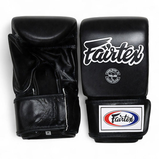 Fairtex TGT6 Säkkihanskat.
Kestävällä ja hyvin käteenistuvalla TGT6 säkkihanskalla huollat lyöntitekniikkasi uudelle tasolle samalla suojaten kädet. Kuvassa hanskapari. ptcombet.com - 100% suomalainen fairtex-asiantuntijasi.