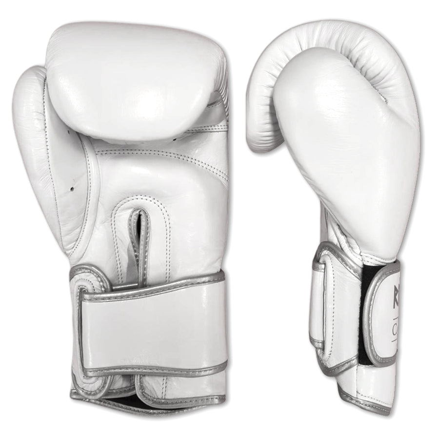 Rurik Fightgear Cælic 2.0 valkoiset nyrkkeilyhanskat kovaan treeniin ja sparriin. Mukava istuvuus, hyvä iskunvaimennus ja kestävä rakenne. Aitoa nahkaa. Kuvassa hanskat kämmenpuolelta ja sivusta. ptcombet.com
