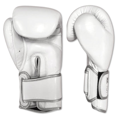 Rurik Fightgear Cælic 2.0 valkoiset nyrkkeilyhanskat kovaan treeniin ja sparriin. Mukava istuvuus, hyvä iskunvaimennus ja kestävä rakenne. Aitoa nahkaa. Kuvassa hanskat kämmenpuolelta ja sivusta. ptcombet.com