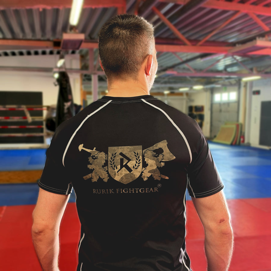 Rurik FG Lyhythihainen "Heraldry" Rashguard, Musta/Camo