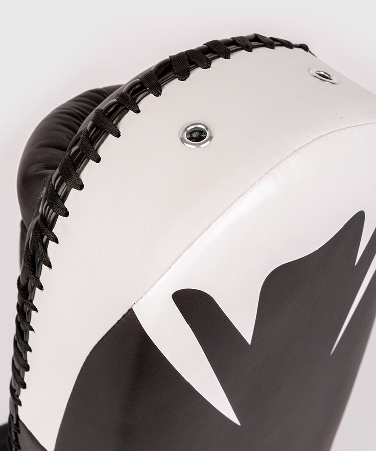 Venum light kick pads  muay Thai pädit musta valkoinen yläosa